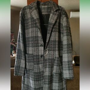 Nice coat 
New very warm!